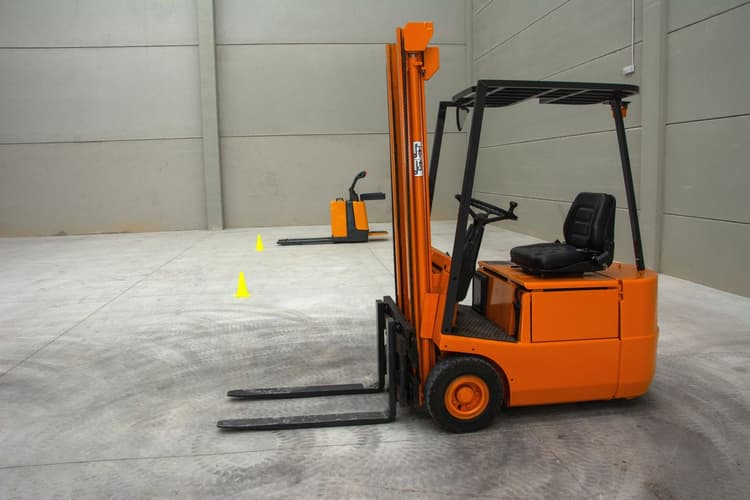 Cut operator incidents with mixed reality training