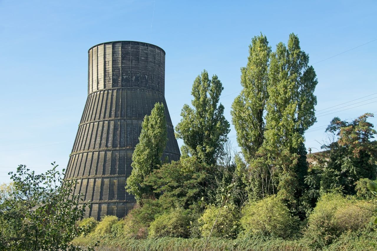 Cut cooling tower water use with groundwater heat exchange