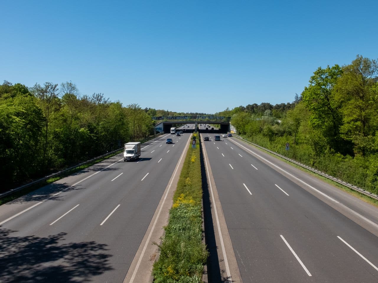 Recycle asphalt in a closed loop to decarbonise motorways